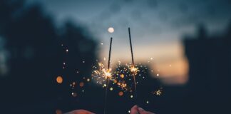 Czym zapalić zimne ognie?