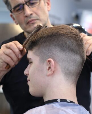 Strefa fryzjerska jako scena – jak wyposażenie kreuje spektakl codziennego piękna? wyposażenie salonu fryzjerskiego