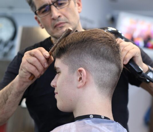 wyposażenie salonu fryzjerskiego