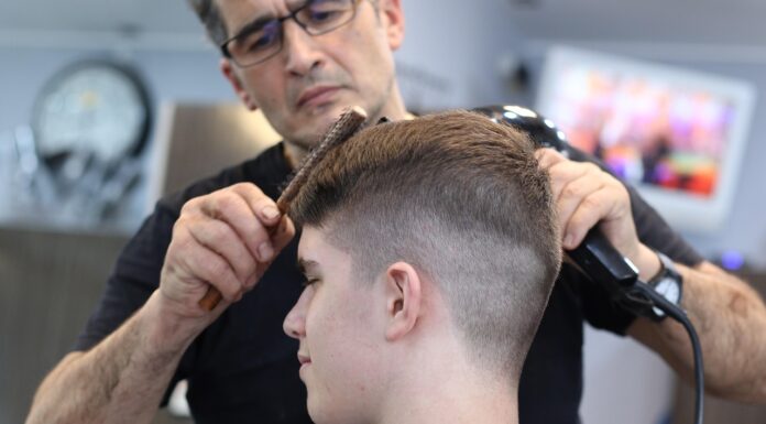 wyposażenie salonu fryzjerskiego